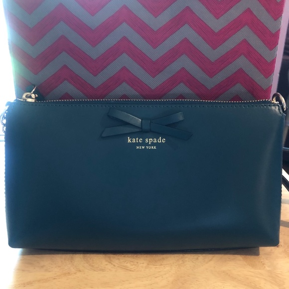 kate spade Handbags - Host Pick Kate Spade crossbody purse